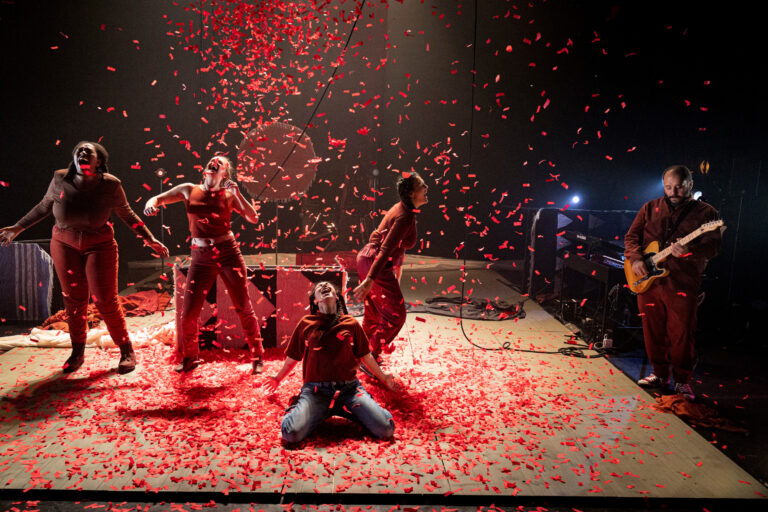 Scene photo by Ben van Duin