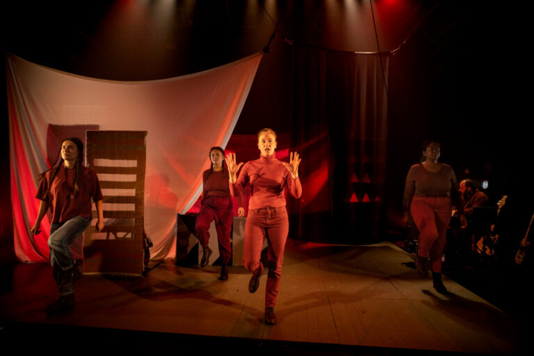 Scene photo by Ben van Duin