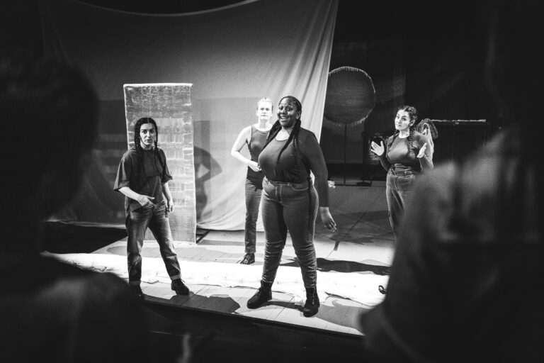 Scene photo by Bjorn Frins