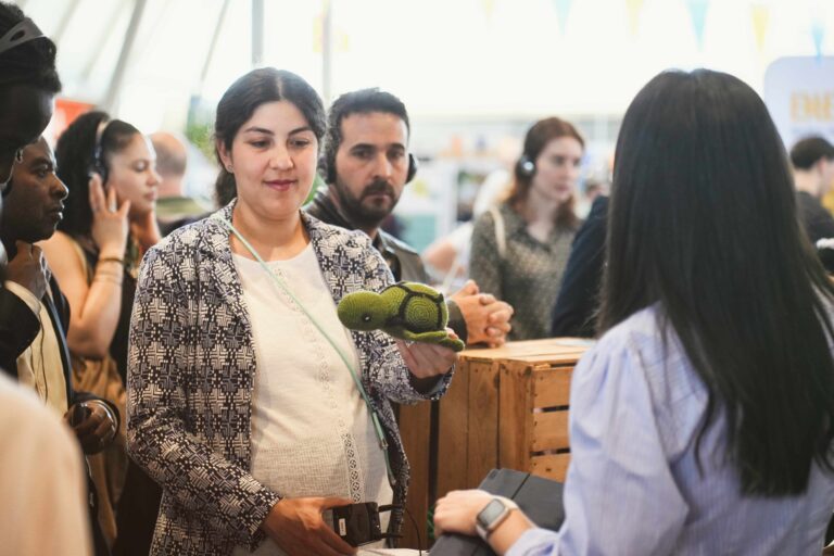 Yezidi Women’s Voices Highlighted at Fair Handeln Messe in Stuttgart  - ©SEZ/Fotonoid